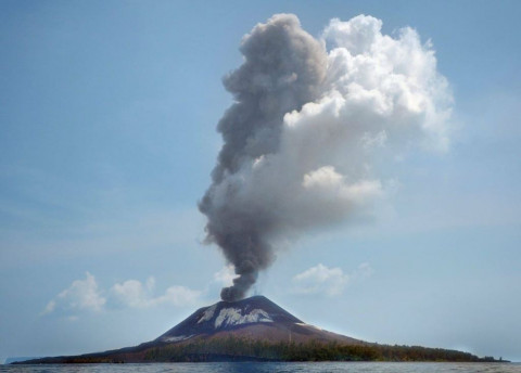 Gunung Anak Krakatau. BNPB