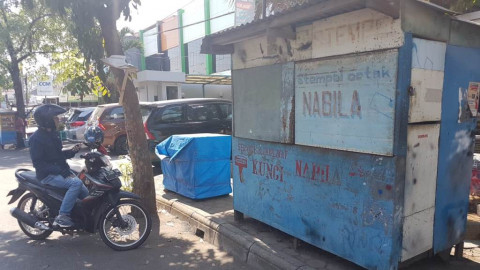 Lapak jasa pembuatan stempel milik SR di Jalan Evakuasi,