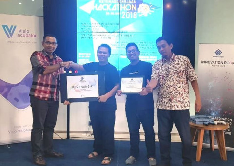 Tim Talenthub Surabaya Juara Kompetisi Hackathon Ketenagakerjaan