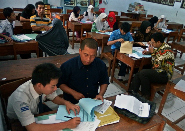 Siswa Miskin Diminta Tanda Tangan Surat Pernyataan Siap Dikeluarkan