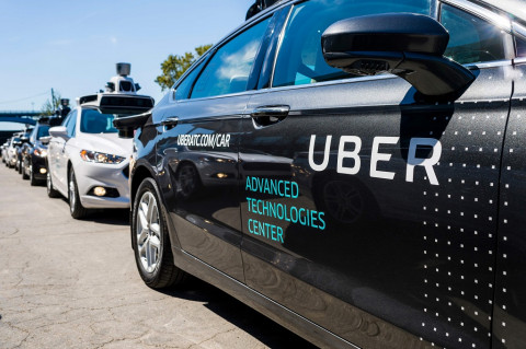 Uber Pecat 100 Operator Mobil Otonom