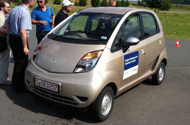 Tata Motors Suntik Mati Mobil Mungil Nano