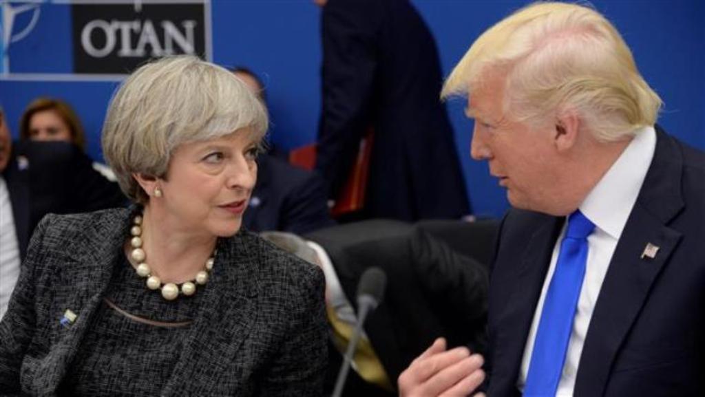 Perdana Menteri Inggris Theresa May (kiri) bersama dengan Presiden Amerika Serikat Donald Trump (kanan) (Foto: AFP)