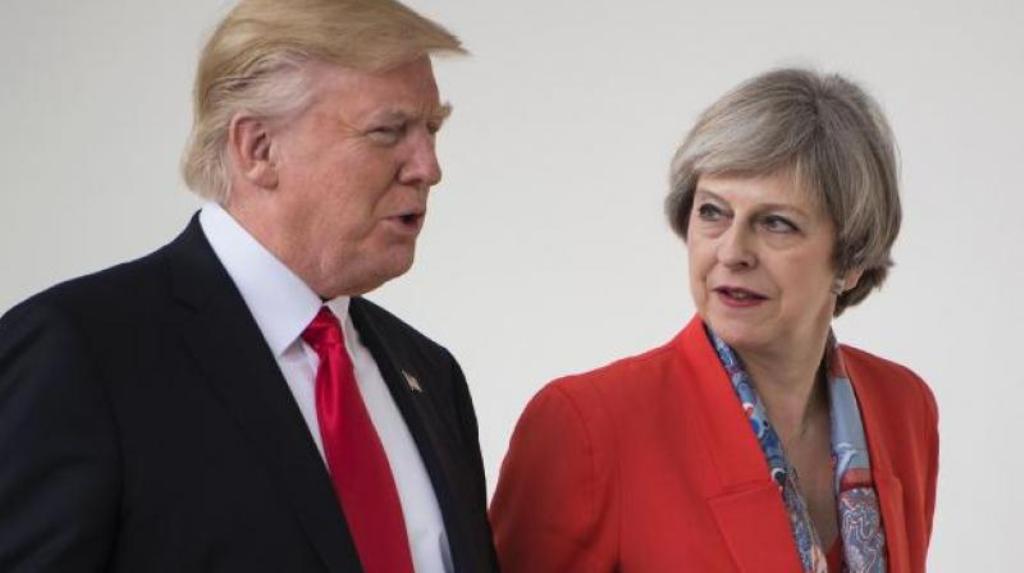 Presiden Amerika Serikat Donald Trump (kiri) bersama dengan Perdana Menteri Inggris Theresa May (kiri) (Foto: AFP)