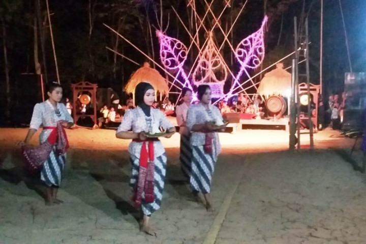 Kesenian Emprak Buka Festival Memeden Gadhu