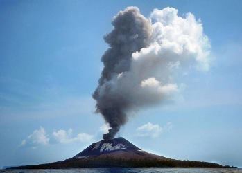 Gunung Anak Krakatau Meletus 398 Kali