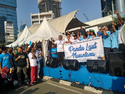 Sampah Plastik dan Sianida Cemari Laut Indonesia
