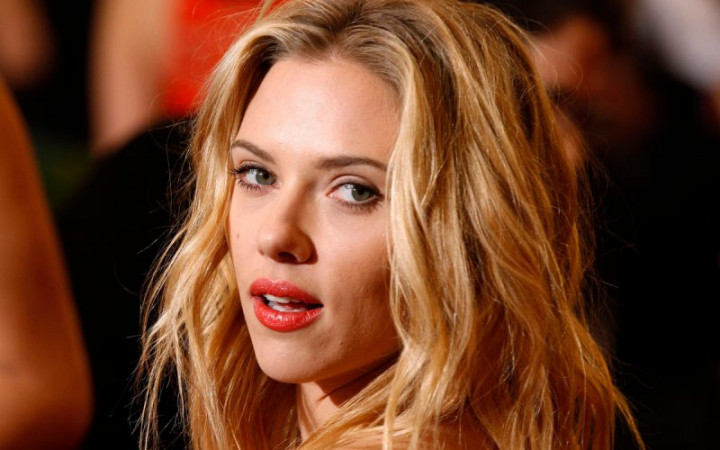 Scarlett Johansson Mundur dari Proyek Film Transgender Rub & Tug