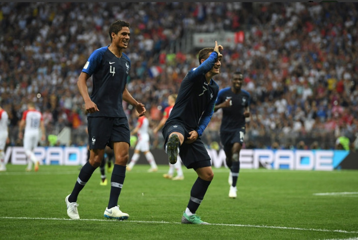 Diwarnai Gol Bunuh Diri dan Penalti, Prancis Unggul Tipis