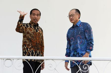Presiden Joko Widodo dan Presiden Bank Dunia Jim Yong Kim (Foto: AFP/ Gagah Adhaputra)