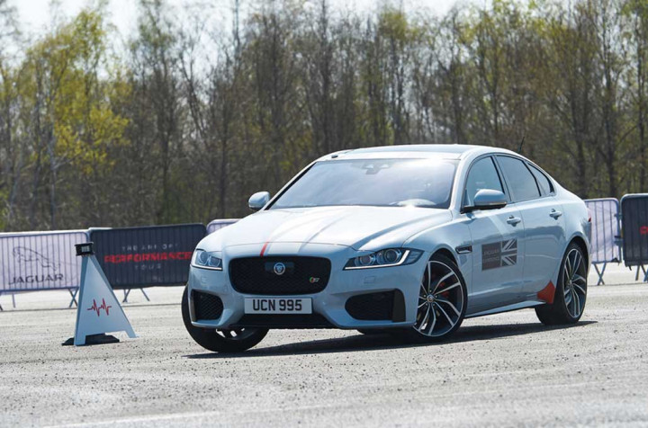 Uji Akurasi Berkendara ala Jaguar di <i>Smart Cone</i>