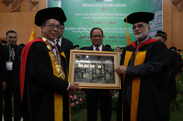Dubes Arab Saudi Dapat Gelar Doktor Honoris Causa