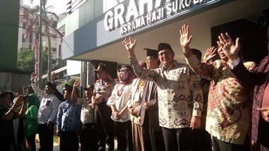 Menag Lepas Keberangkatan Kloter Pertama Jemaah Haji Embarkasi Surabaya