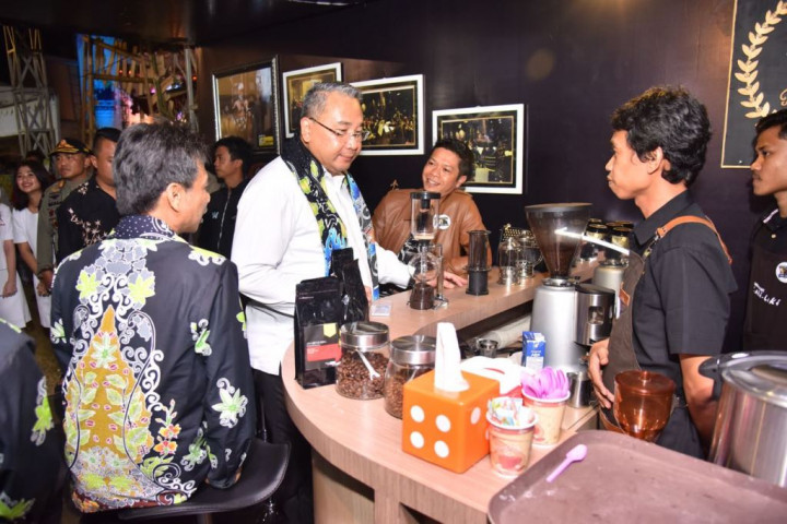 Mendes PDTT Dorong Produksi Kopi dan Desa Wisata di Bondowoso