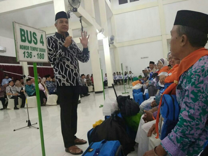 Gubernur Ganjar Melepas Jemaah Haji Jateng Kloter Pertama