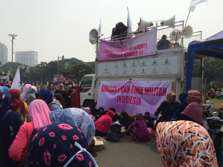 Jokowi Diminta Dengar Jeritan <i>Emak-Emak</i>