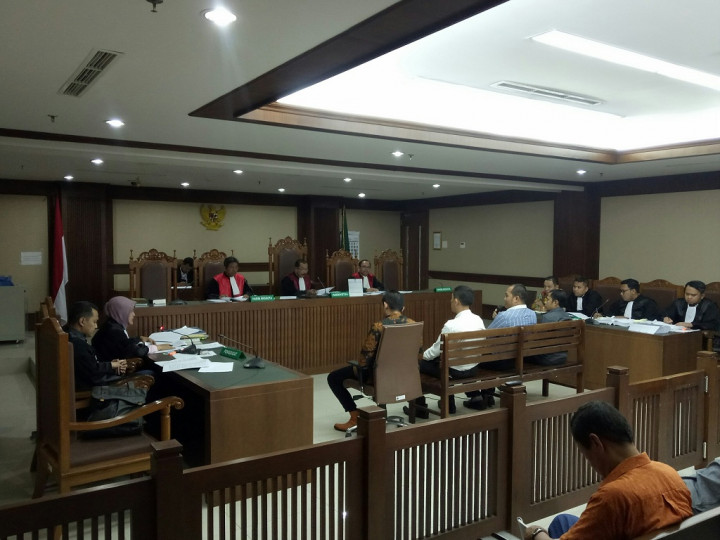 Berbelit, Keponakan Eks Bupati Halmahera Disemprot Hakim