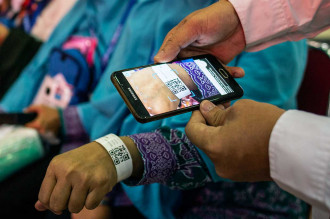 Gelang Jemaah Haji Dilengkapi Kode QR