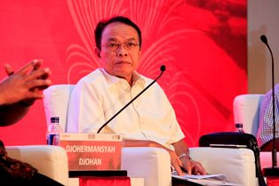 Pencopotan Pejabat via <i>WhatsApp</i> Dinilai Hal Biasa