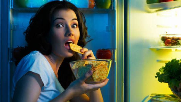 Dampak Berbahaya jika Makan Larut Malam