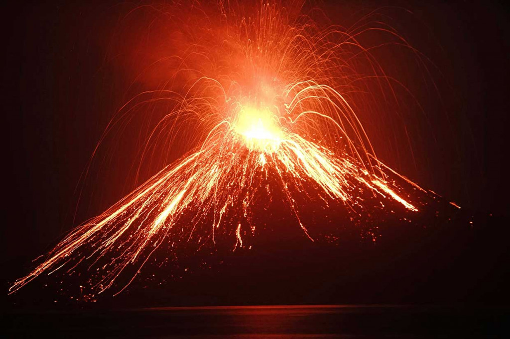 Erupsi, Anak Krakatau Keluarkan Lava Pijar