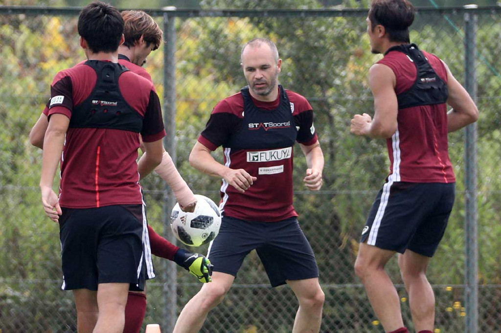 Minggu, Iniesta Berpeluang Jalani Debut di Liga Jepang