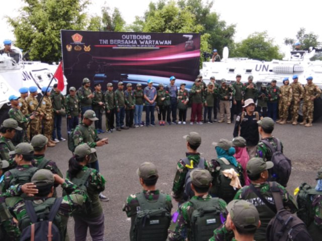 TNI Gelar <i>Outbound</i> Bersama Wartawan