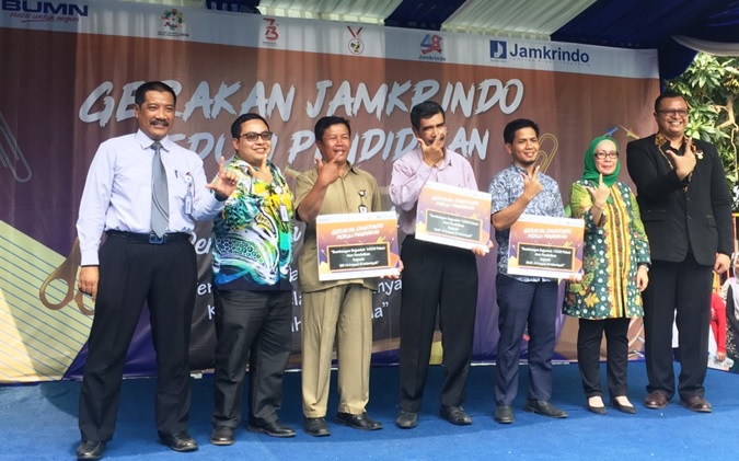 Jamkrindo Berikan 30 Ribu Paket Bantuan Pendidikan