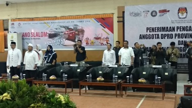 Dua Paslon Pilgub Jabar tak Hadiri Pleno KPU