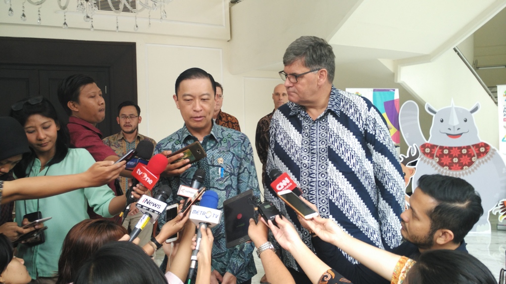 Kepala BKPM Tom Lembong (kiri) dan Ketua Kadin Uni Eropa Mark Magee (kanan). (FOTO: Medcom.id/Dheri)