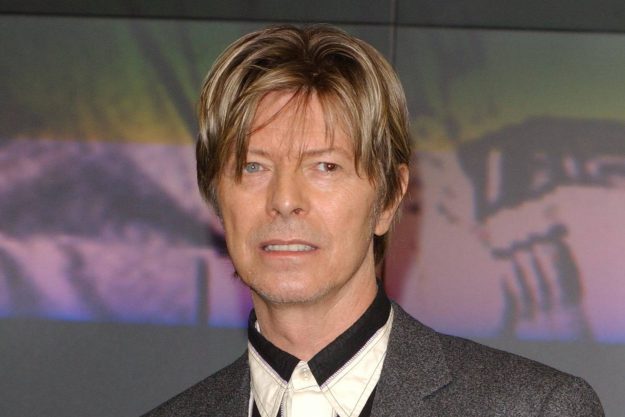 Rekaman Pertama David Bowie akan Dilelang
