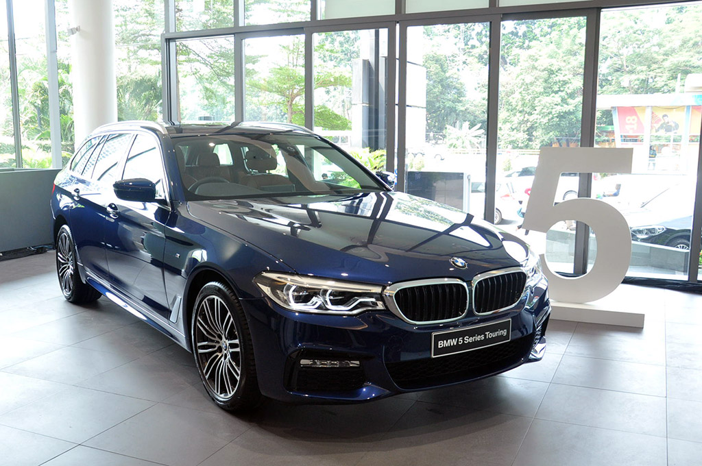 All New BMW Seri-5 Touring dibanderol Rp1,429 miliar (off the road). Medcom.id/Ekawan Raharja