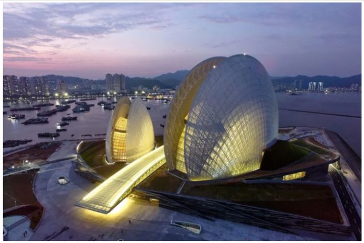 Opera dalam 'cangkang kerang' raksasa