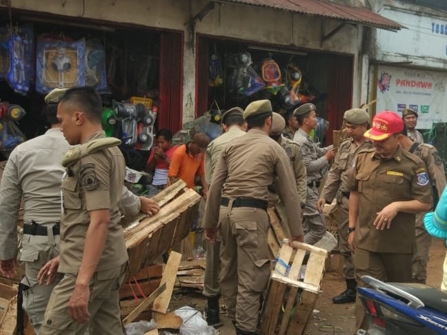 Pedagang Liar di Tangsel Kerap Membandel