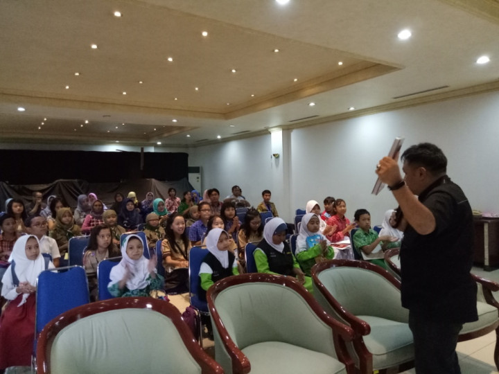 <i>Media Indonesia</i> Latih Siswa SD Jadi Reporter Cilik