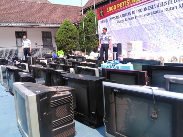 Napi Rutan Kebon Waru Serahkan Fasilitas Elektronik Sukarela