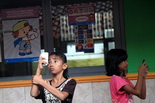 Wacana Pemerintah Batasi Penggunaan Gawai pada Anak