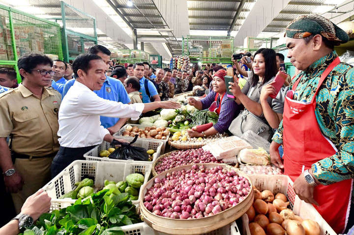 Jokowi Blusukan di Pasar Kranggan Yogyakarta