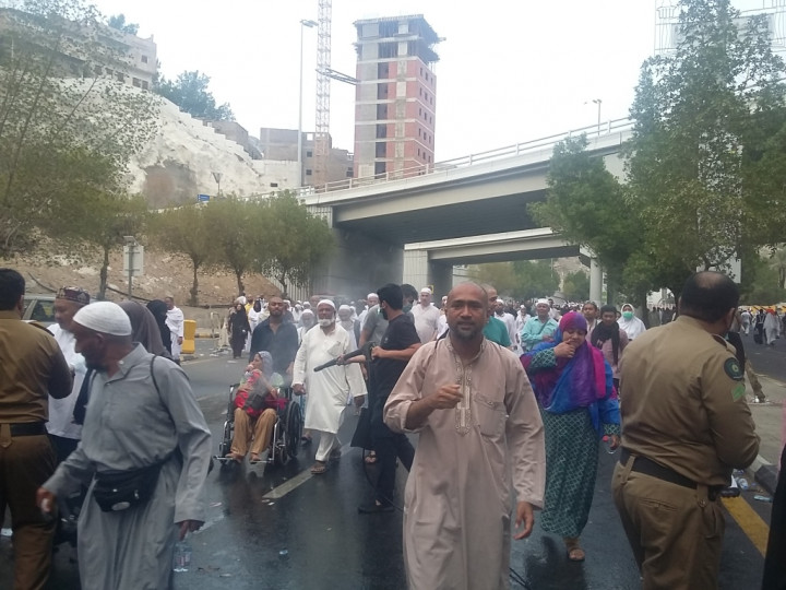 Panas Ekstrem, Kaki Jemaah Haji Melepuh