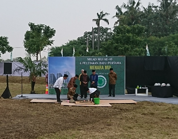 Jokowi Letakkan Batu Pertama Menara MUI
