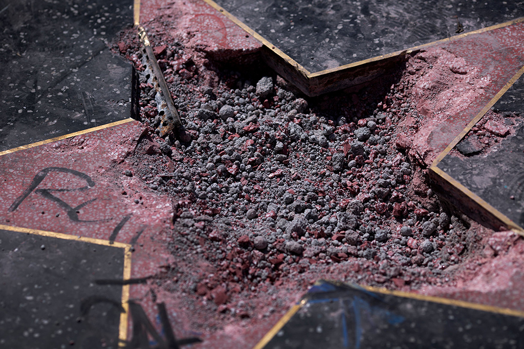 Bintang Hollywood Walk of Fame Donald Trump Dirusak