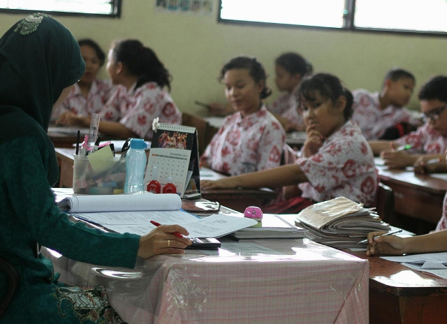 Ilustrasi--Siswa-siswi kelas VI mengikuti kegiatan belajar mengajar di SDN Gondangdia 05, Menteng, Jakarta Pusat--MI/Arya Manggala