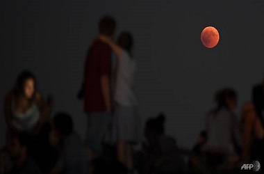 Warga Dunia Saksikan Gerhana Terpanjang Abad ke-21