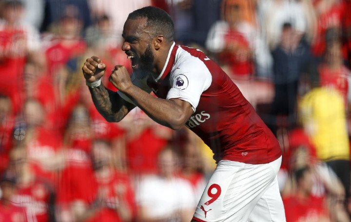 Lacazette Gemilang, Arsenal Bantai PSG