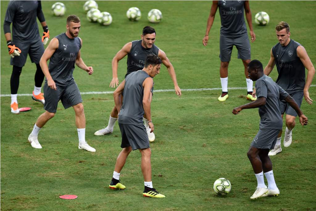 Sesi latihan Arsenal. (AFP PHOTO / ROSLAN RAHMAN)