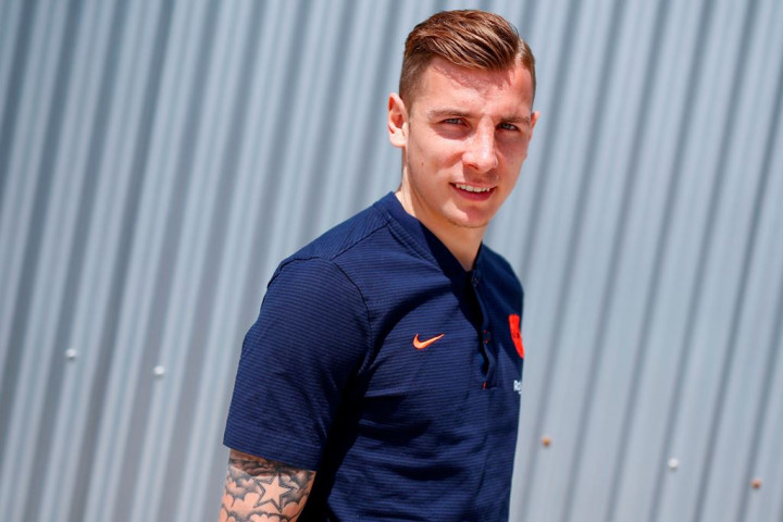 Bek Kiri Barcelona Merapat ke Everton