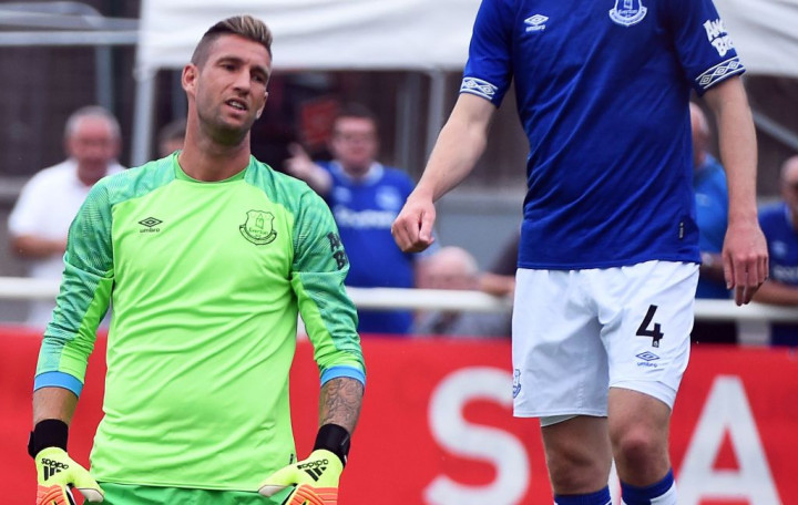 Stekelenburg Perpanjang Kontrak di Everton