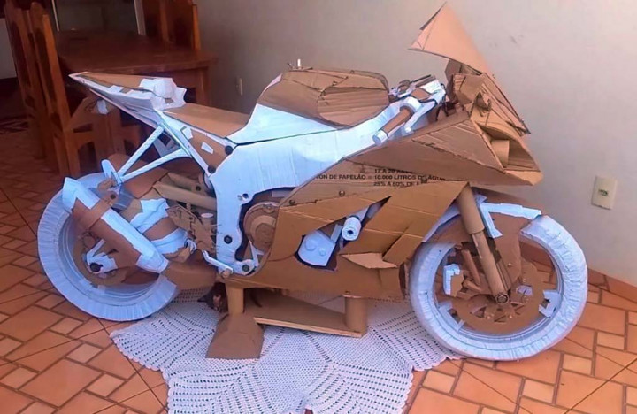 Seniman 'Kardus', Bikin Kawasaki Ninja ZX-10 dari Kardus