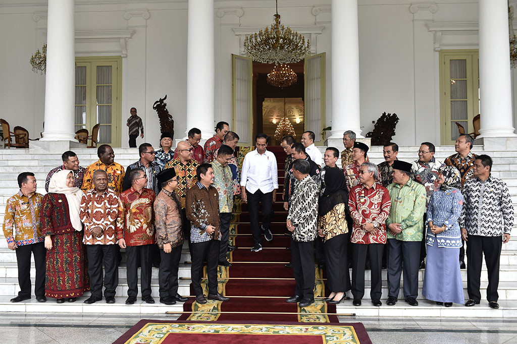 Jokowi Ingatkan Bupati Hati-hati Kelola Ekonomi