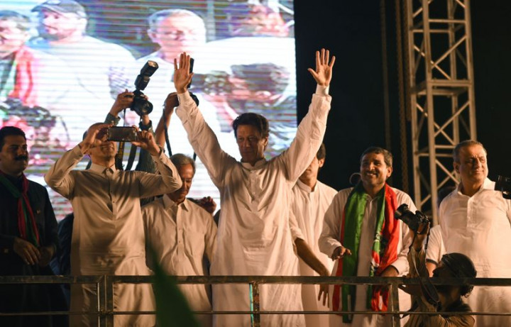 Telepon Imran Khan, PM India Bahas Perdamaian Kawasan